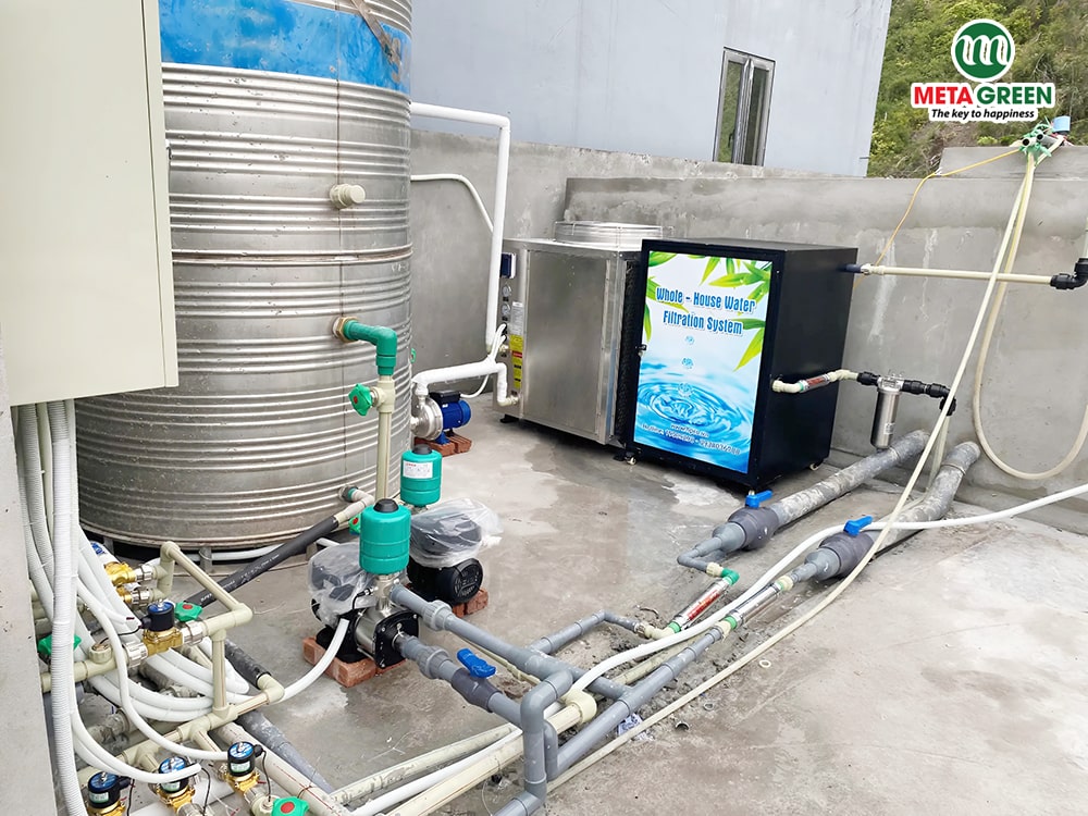 Hệ thống nước nóng trung tâm heat pump 5HP kết hợp lọc tổng cho khách sạn Vũ Dương tại TT Cát Bà, Hải Phòng